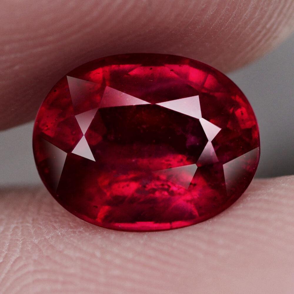 Рубін 3.72 Ct. 9.7 x 7.6 x 5.1 mm