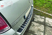Накладка на задній бампер Opel Astra H Caravan Combi Уніаерсал нержавійка в карбоні