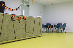Підготовка основи підлоги та улаштування покриття у школі на Петропавлівській Борщаговці 