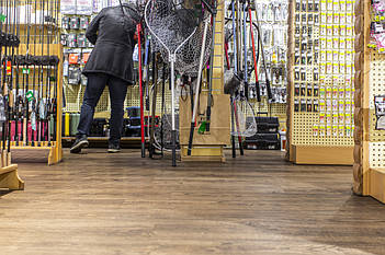 Підлоготовка основи підлоги та улаштування покриття у магазині ІБІС 3