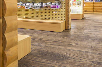 Підлоготовка основи підлоги та улаштування покриття у магазині ІБІС 4