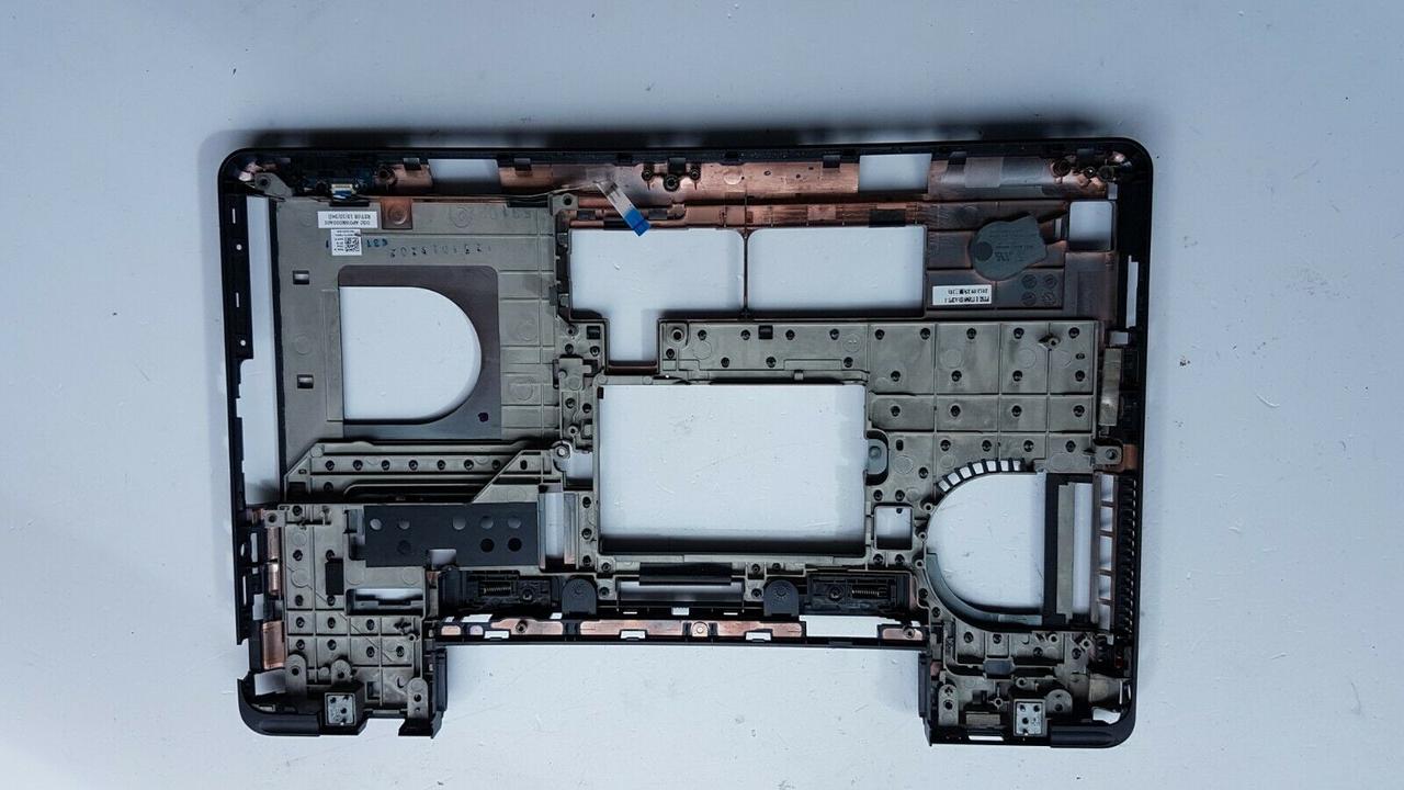 Dell Latitude E5540 Корпус D (нижня частина корпусу) б/у