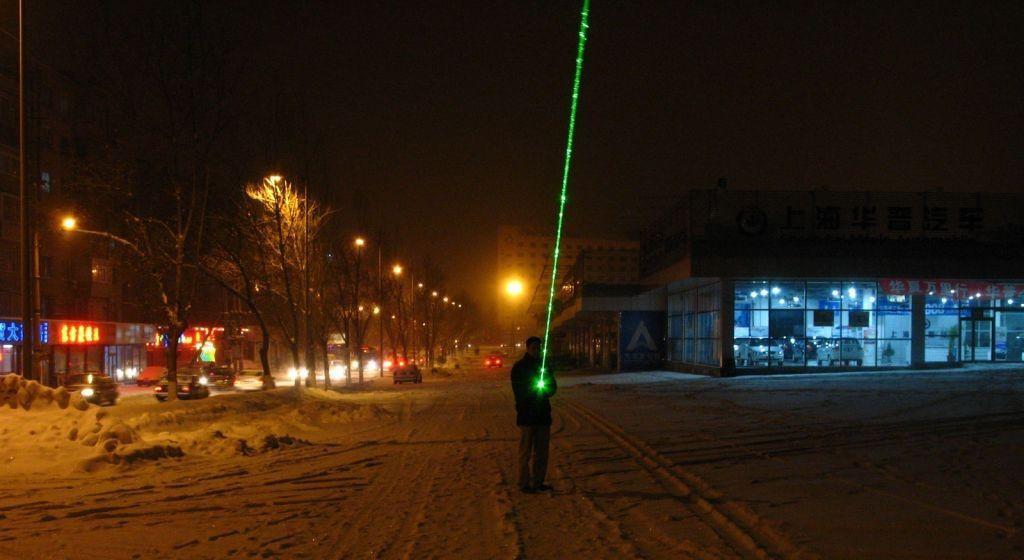 Потужний зелений лазер (Green laser pointer)