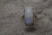 Кольцо лунный камень в серебре. Прямоугольный. Индия размер 17,5
