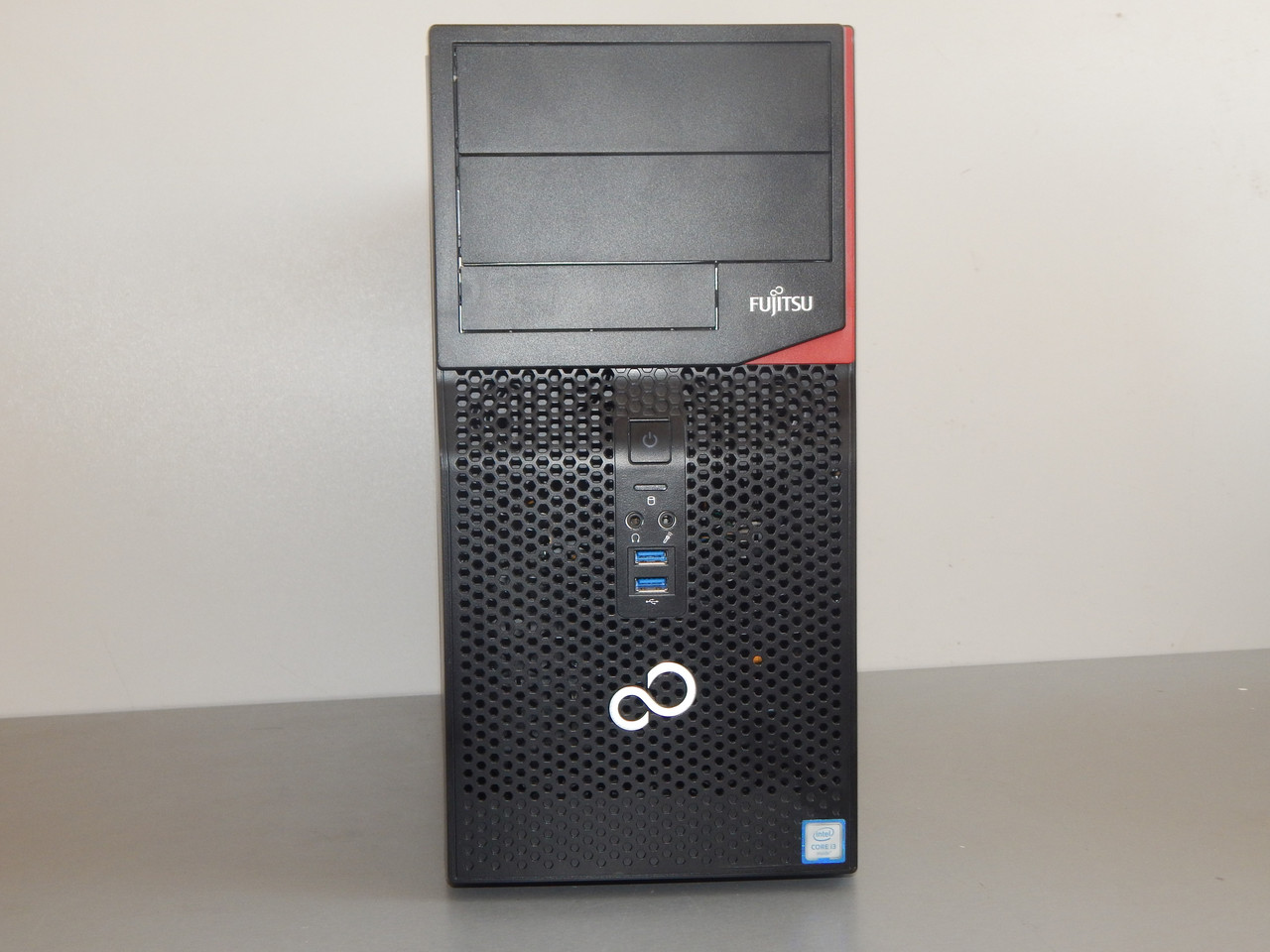 Системный блок б/у с Германии Fujitsu Esprimo P556 Intel Core i5-6500/ 4 Gb RAM/socket 1151 USB3.0 - фото 1 - id-p1725272302