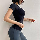 Футболка чорна спортивна жіноча подовжена для тренувань фітнесу з коротким рукавом для бігу, фото 4