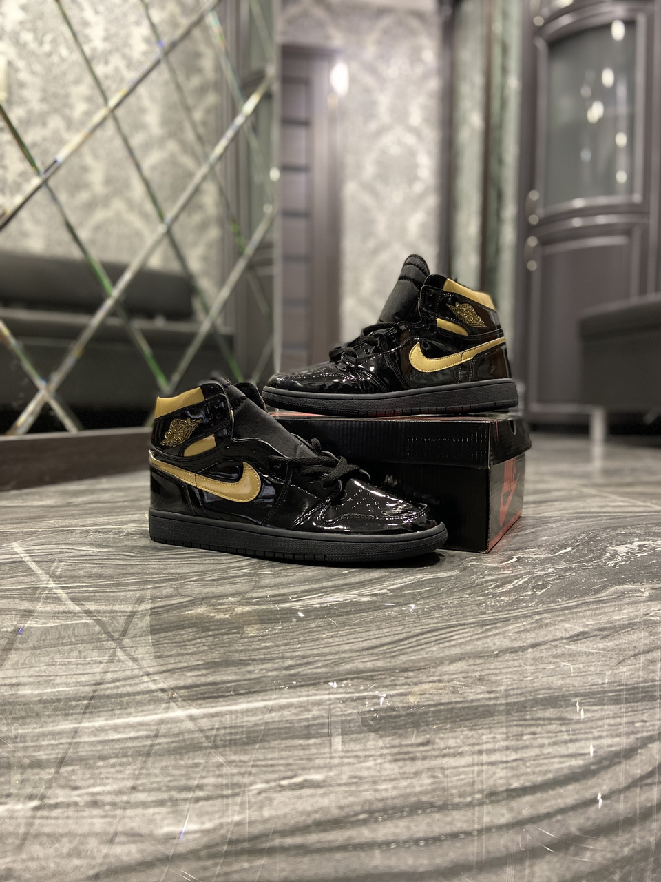 Jordan 1 retro black and cheap gold