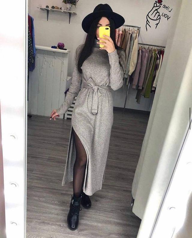 Женское ангоровое длинное платье под горло с эффектными разрезами