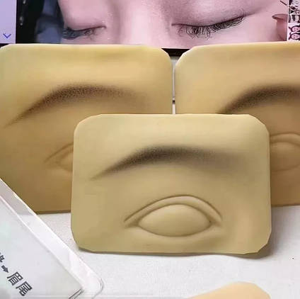 Спокусливі брови та очі, шкіра для навчання.