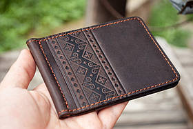 Прижим для грошей шкіряний темно-коричневий з тисненням Український орнамент