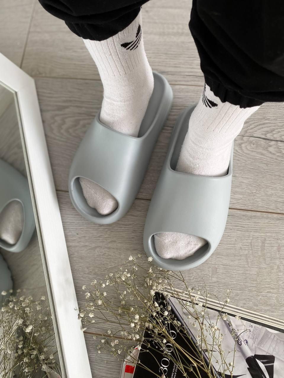 yeezy slide ua