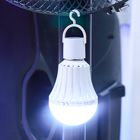 Світлодіодна розумна лампа з акумулятором LIGTEX, аварійна лампочка 10 Вт з патроном