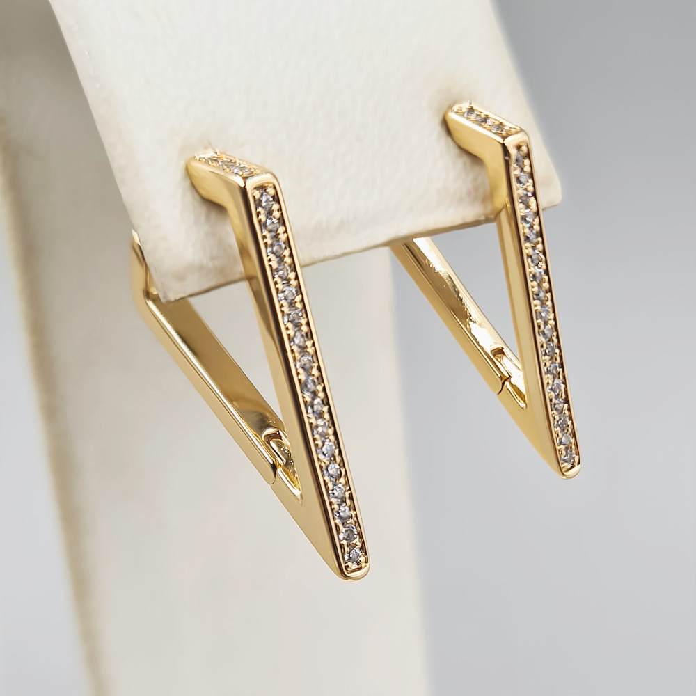 Сережки XР. Позолота 18К. Камені: білий циркон. Довжина: 23 мм Ширина: 3 мм