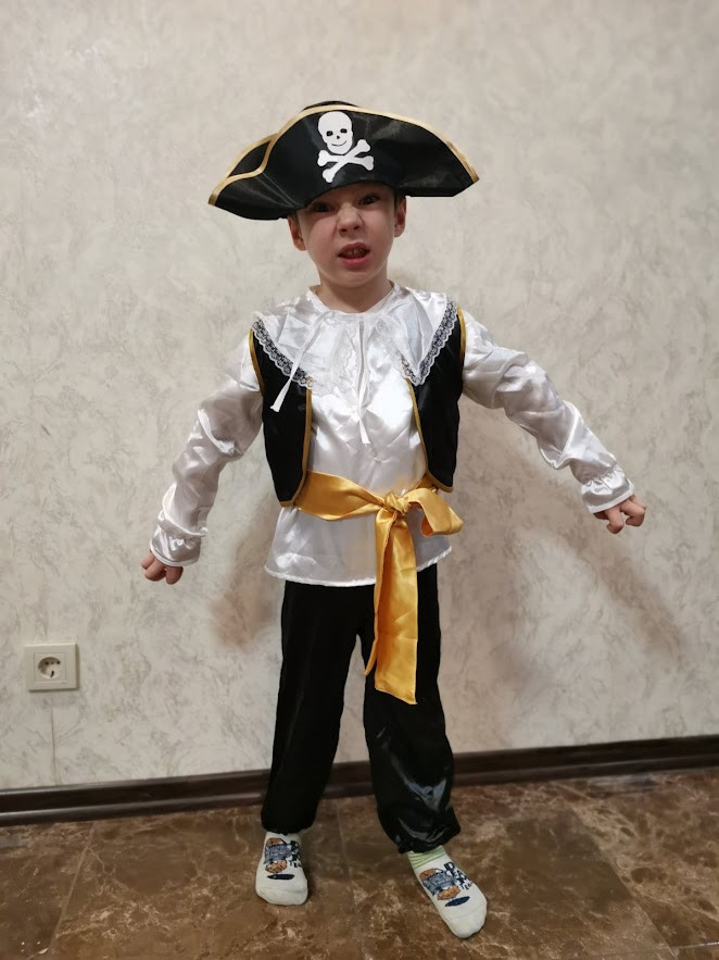 Новорічний костюм пірат