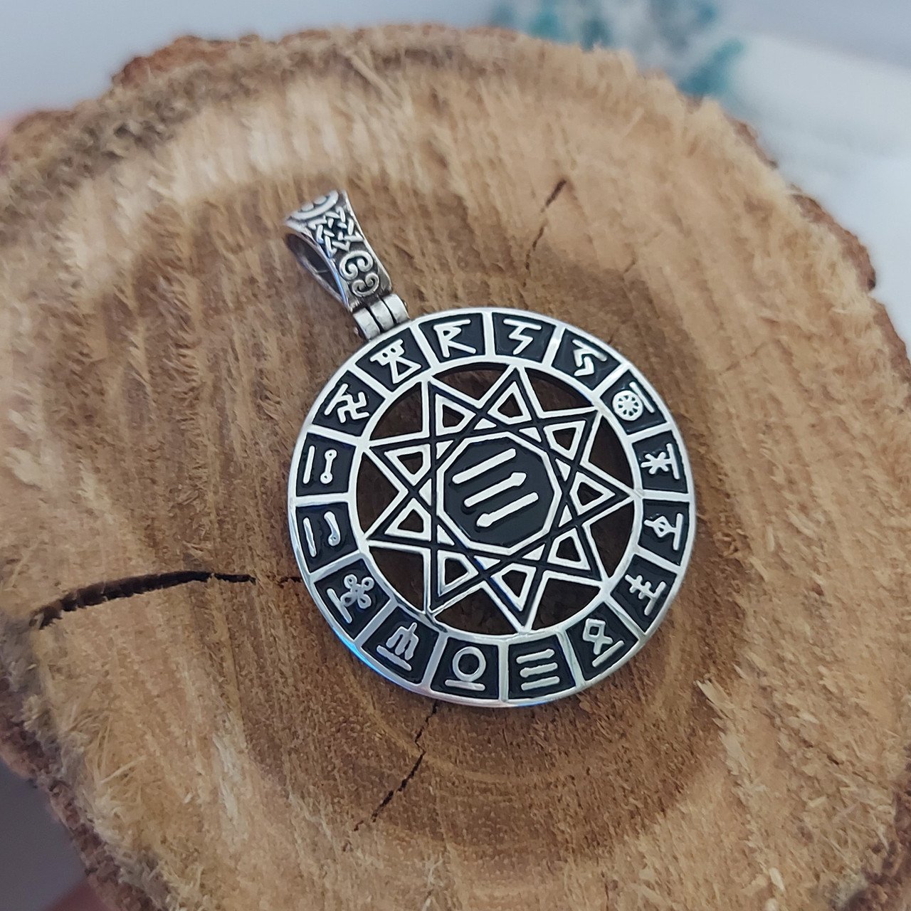 Свароже коло, Чертог Бусел — Род, кулон оберіг амулет