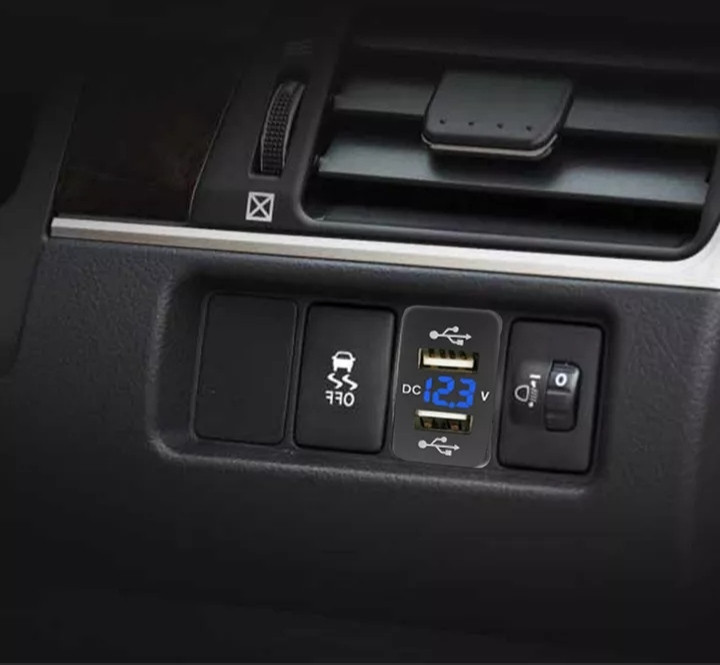 Заряджання в штатне місце два порти USB-вольтметр універсальне 36*24