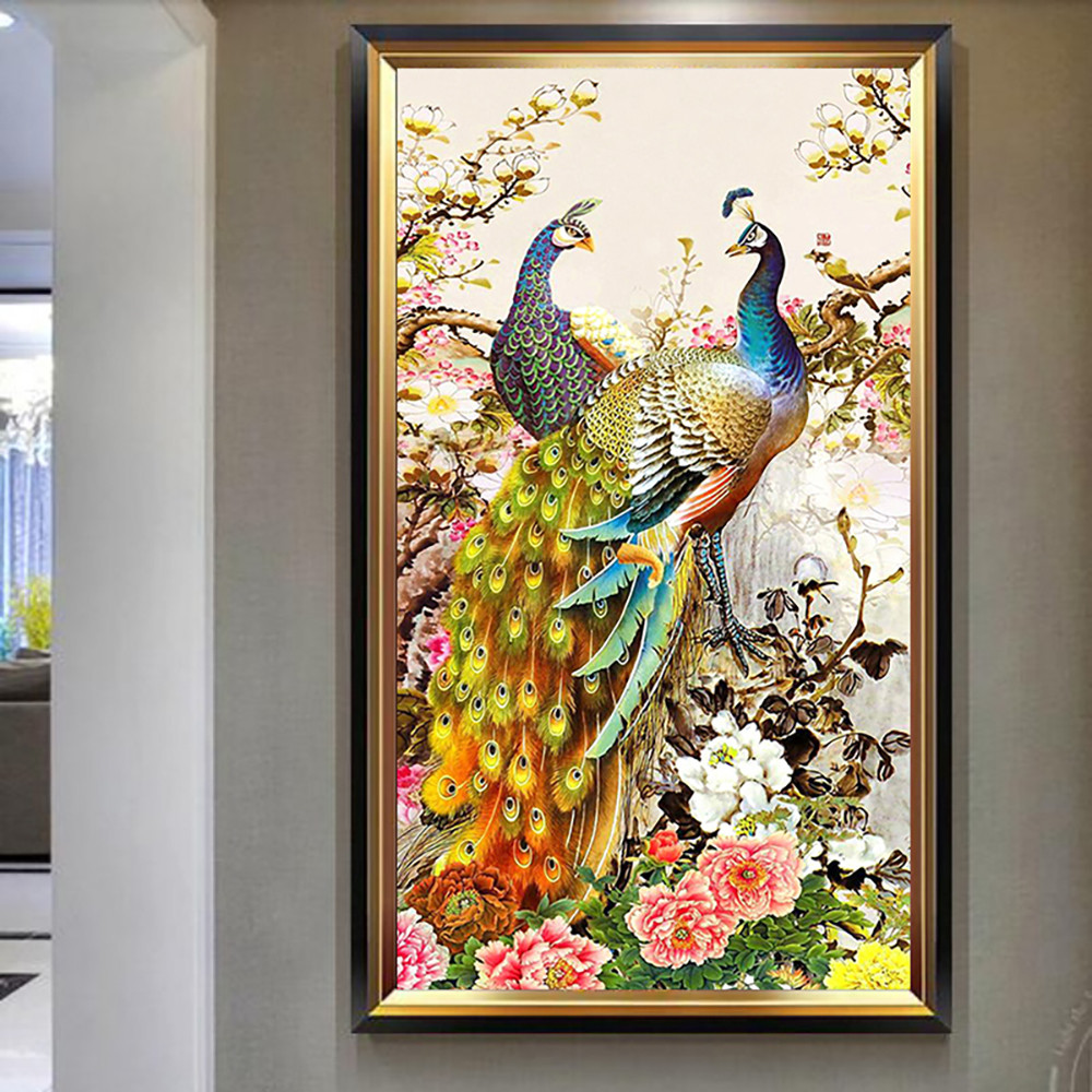 Величезна алмазна мозаїка Павичі в саду