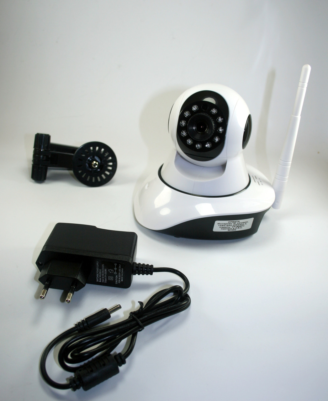 Безпровідна (WI-FI) провідна IP камера з можливістю віддаленого управління, нічне бачення