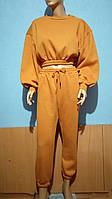 Теплый качественный молодежный костюм Турция кроп батник на резинке и джогеры хлопок с начесом горчичный 46-48