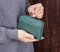 Бирюзовый женский кожаный кошелек монетница на молнии/ маленький кошелек с карманом для карт и гравировкой