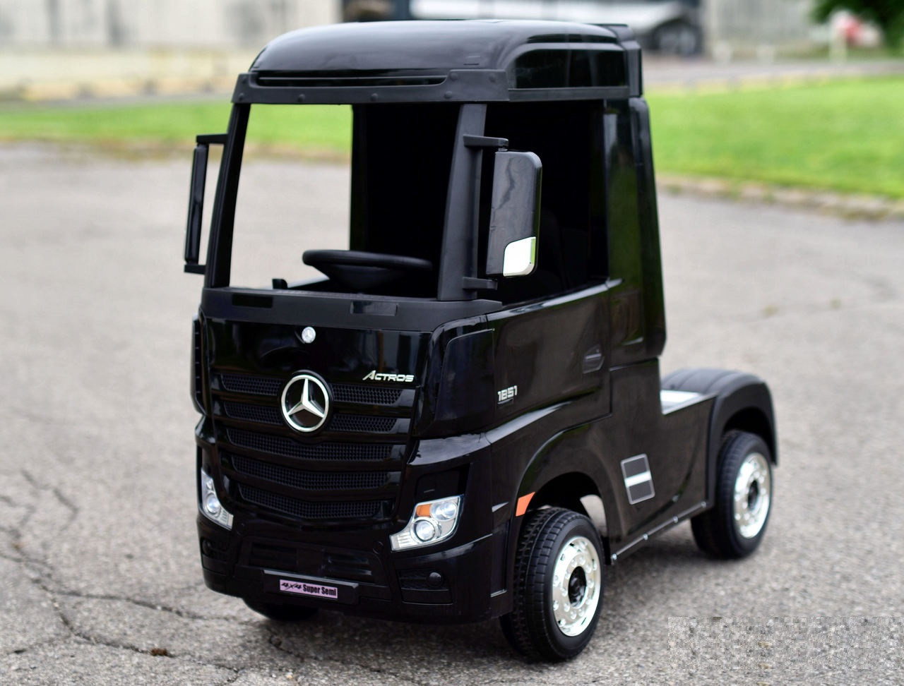 Дитячий електромобіль двомісний Вантажівка Mercedes Actros, шкіряне сидіння, EVA колеса, чорний, фото 1