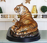 Статуетка "Тигриця з тигреням" на дерев'яній підставці 43*24*23 см, фото 6
