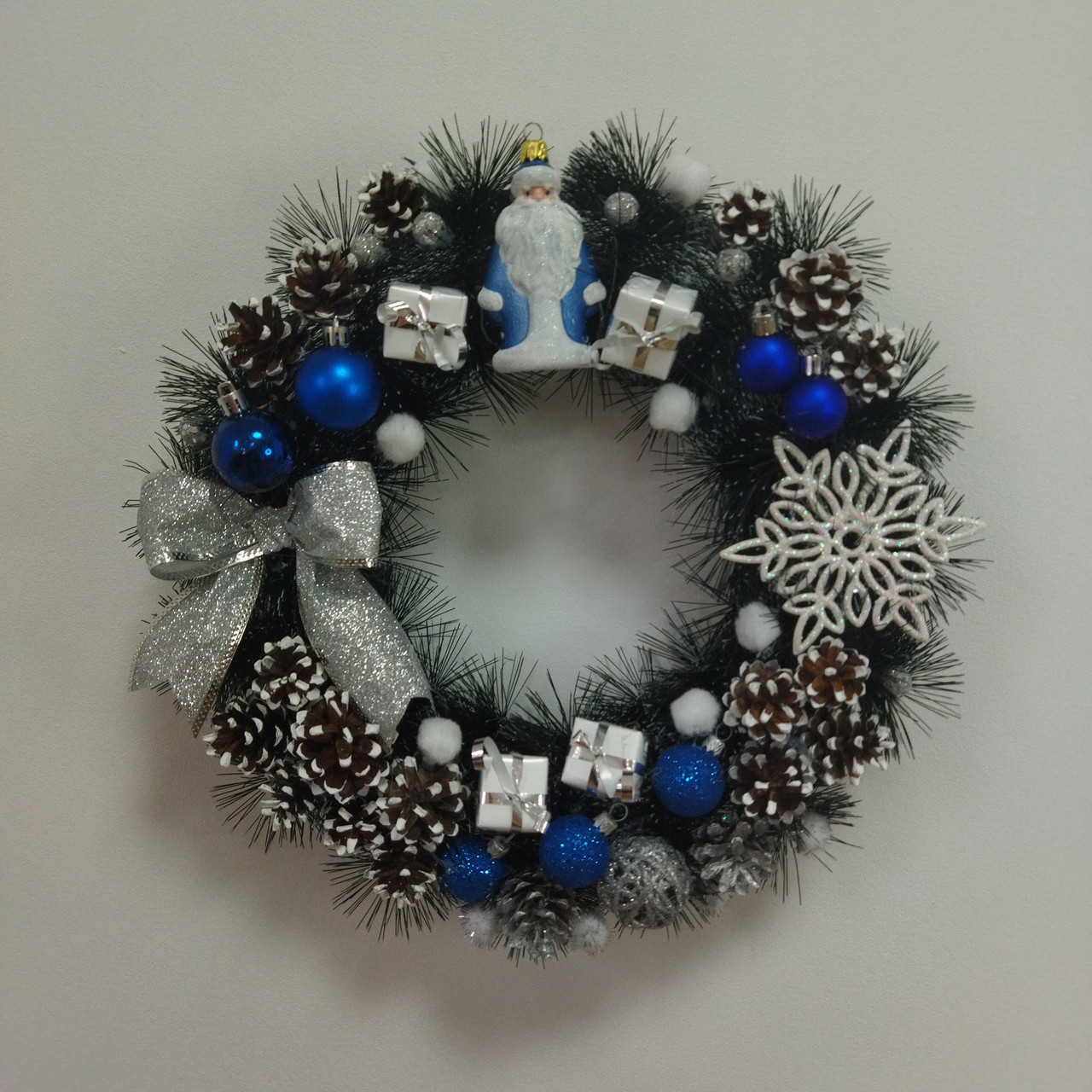 Новорічний Різдвяний Вінок 40 см. "Santa Blue"