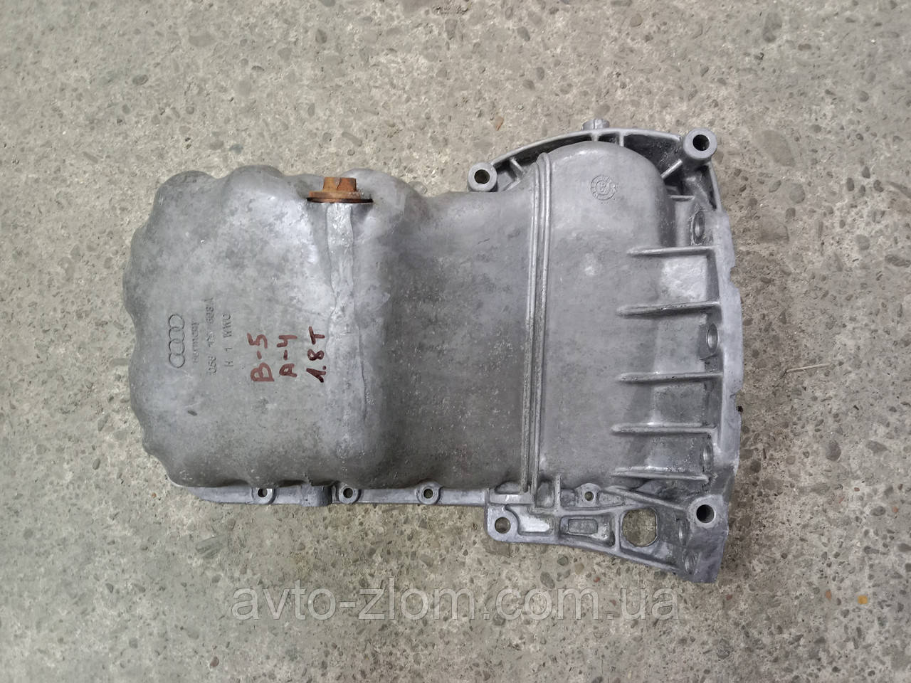 Масляний піддон Volkswagen Passat B5 Ауді A4. Пасат, Ауді А4 1,8 Т. 058103603A.