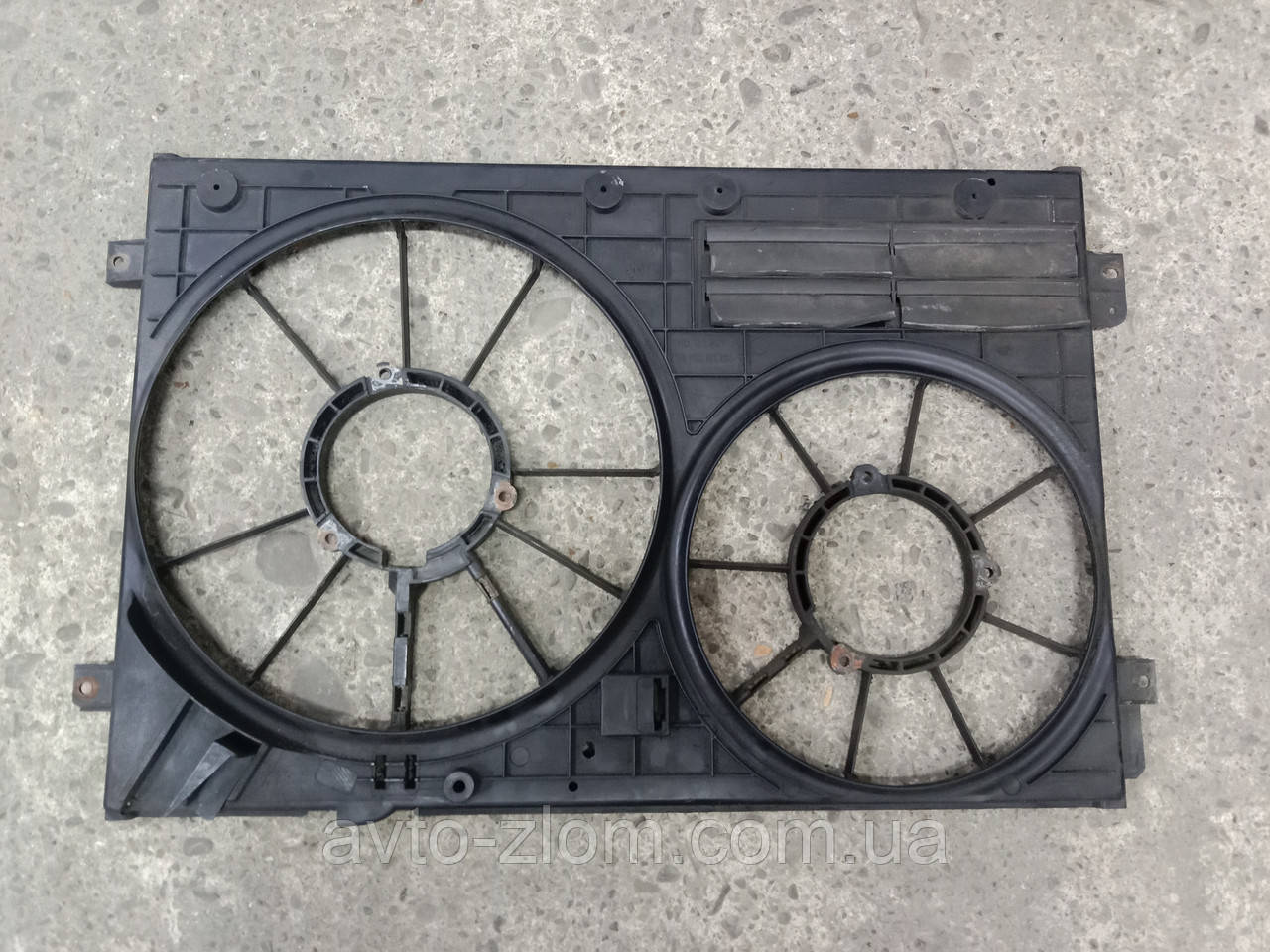 Дифузор радіатора Volkswagen Passat B6, Passat B7, Tiguan. 1K0121207BC., фото 1