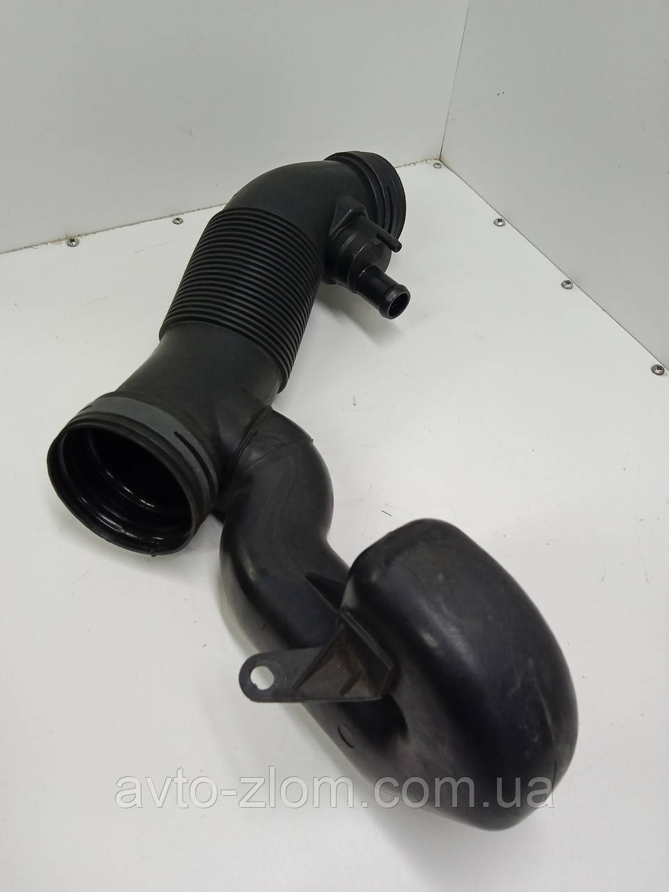 Патрубок повітряного фільтра Volkswagen Golf 4, Bora, Skoda Octavia. 1,8 20V. 1J0129684L., фото 1