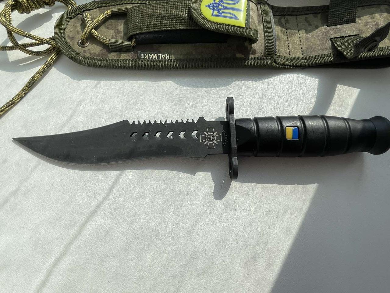 Тактичний ніж з чехлом Halmak