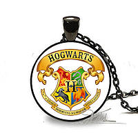 Медальон HOGWARTS - чёрная кайма
