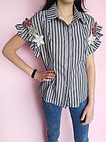Блуза в полоску с аппликациями цветов Черно-белая