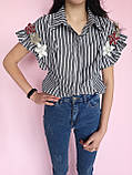 Блуза в смужку з аплікаціями квітів Чорно-біла, фото 2