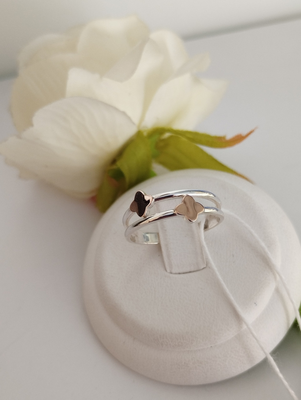 Зірвбна каблучка з золотистими пластинами, срібне кільце із золотими пластинами