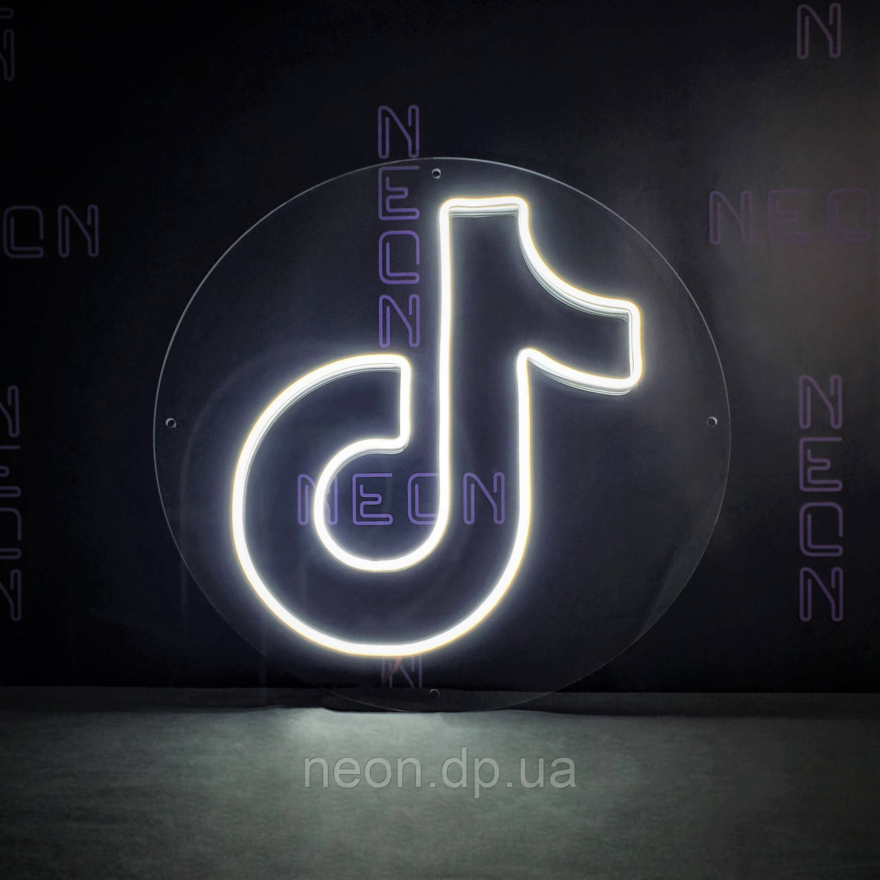 Неонова вивіска "Tik Tok"
