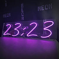 Неонова вивіска "23:23"