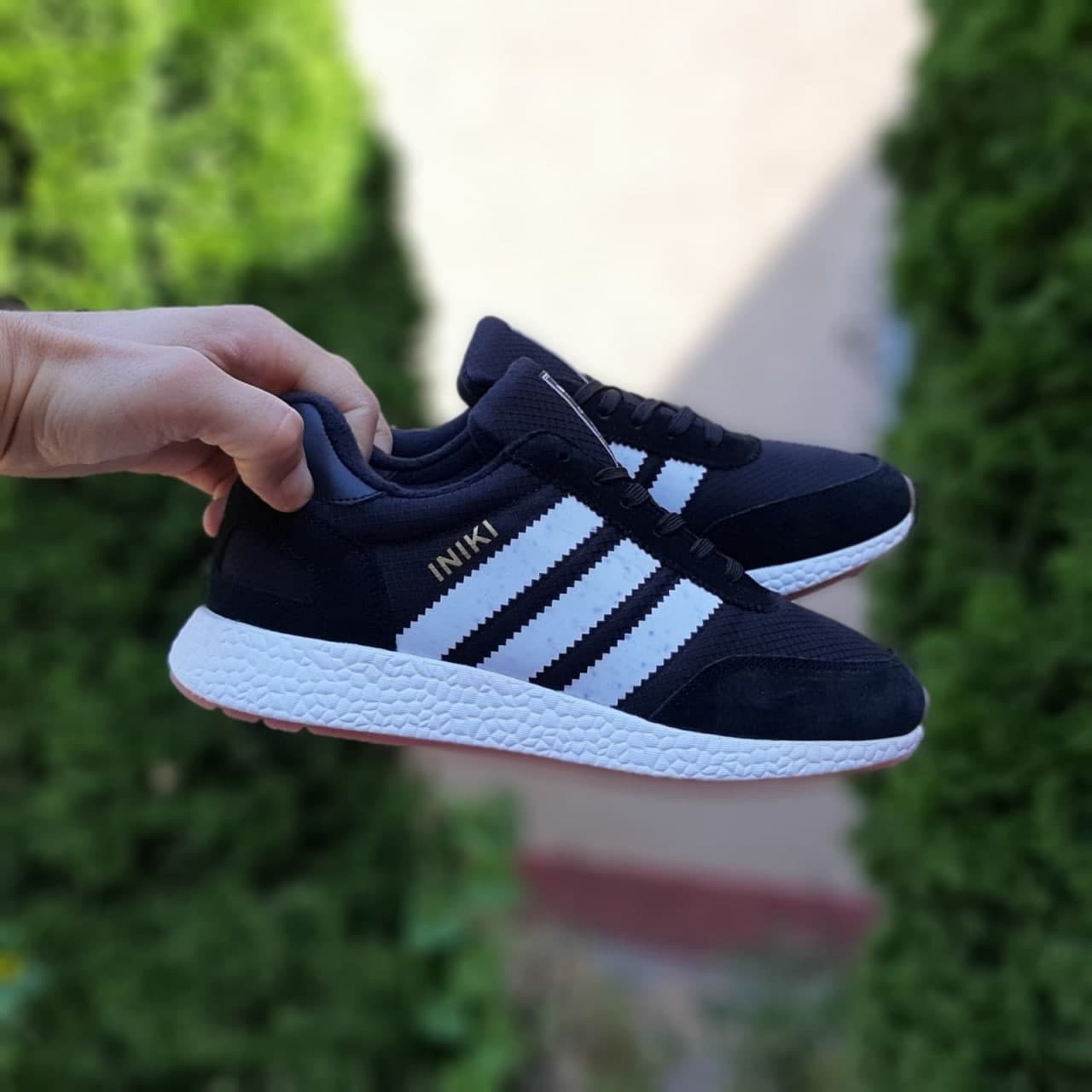 Adidas Iniki с джинсами