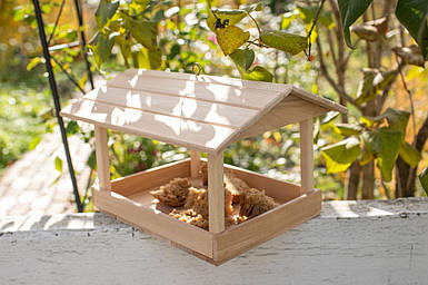 Годівниця для пташок з натурального дерева. 30х26х20см