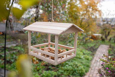 Годівниця для пташок з натурального дерева. 33х26х23см