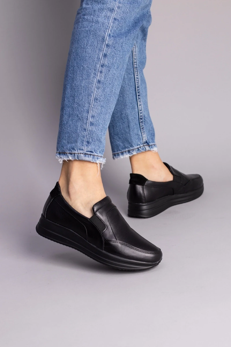Жіночі демісезонні сліпони ShoesBand Чорні натуральні шкіряні всередині шкіропідкладка 37 (24 см) (S68101)