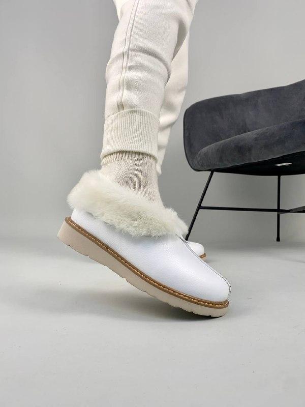 Жіночі зимові уггі ShoesBand Білі натуральні шкіряні на середню/широковатую стопу всередині цигейка 38 (24,5-25 см) (S39001-2з)