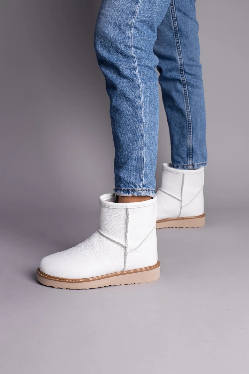 Жіночі зимові уггі ShoesBand Білі натуральні шкіряні флотар на середню/широковатую стопу всередині цигейка 39 (25,5 см)