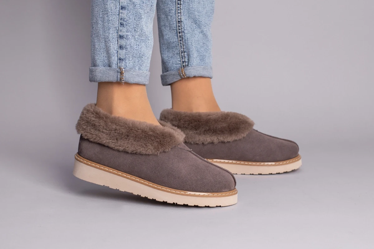 Жіночі зимові уггі ShoesBand Візон натуральні замшеві на середню/широковатую стопу всередині цигейка 35 (22,5 см) (Ѕ39001з), фото 1