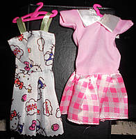 Летние платья на вешалках для кукол типа Барби на рост 25 28 30 см в комплекте по 3 штуки.