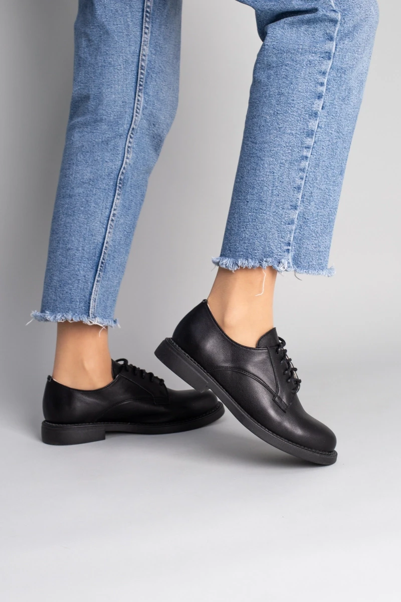 Жіночі демісезонні черевики ShoesBand Чорний шкіряні на середню стопу всередині шкіряна підкладка 40 (26 см) (S67811)