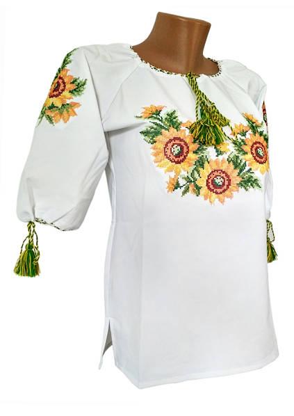 Етнічна жіноча вишиванка у білому кольорі на короткий рукав  увеликих розмірах 54+, 56, 58