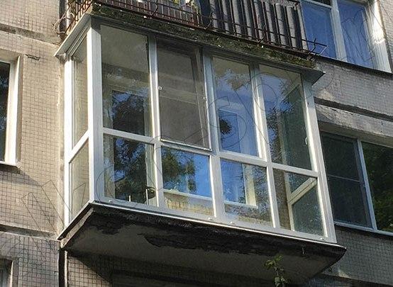 Французский балкон П-образный WDS 60 пластиковый с отливами и козырьками | Панорамное остекление балкона - фото 1 - id-p1577559815