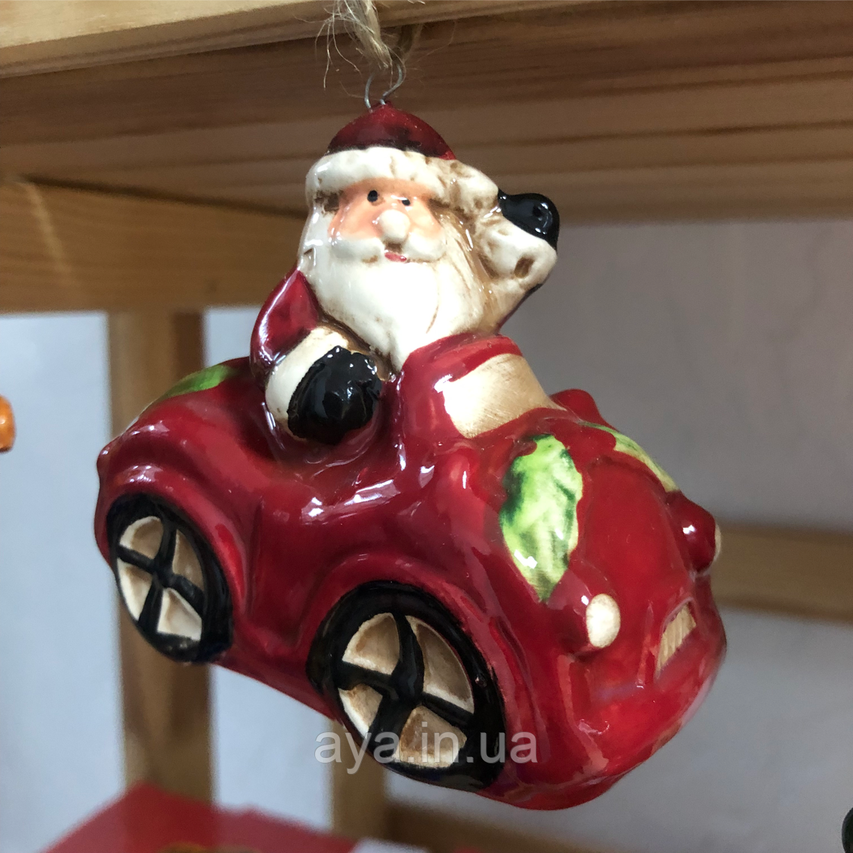 Ялинкова керамічна іграшка, новорічна підвіска Christmas House Санта в автівці