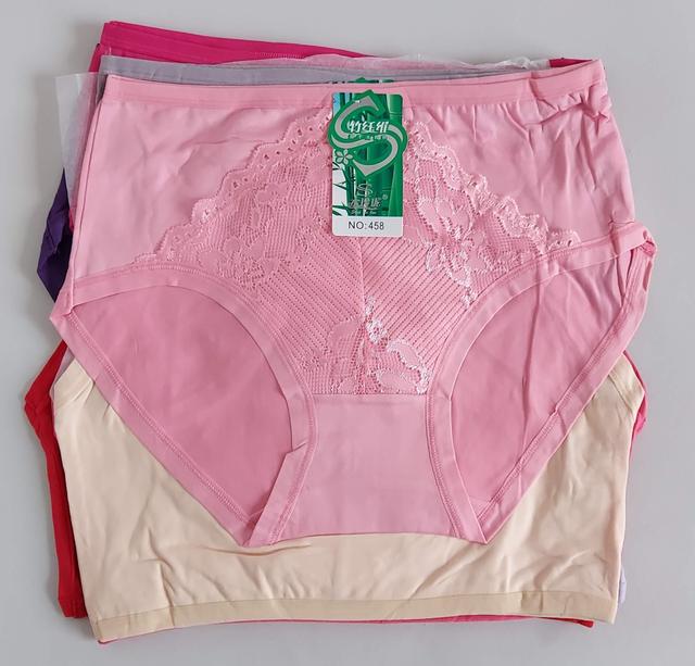 зображення трусики жіночі прикрашені гіпюром